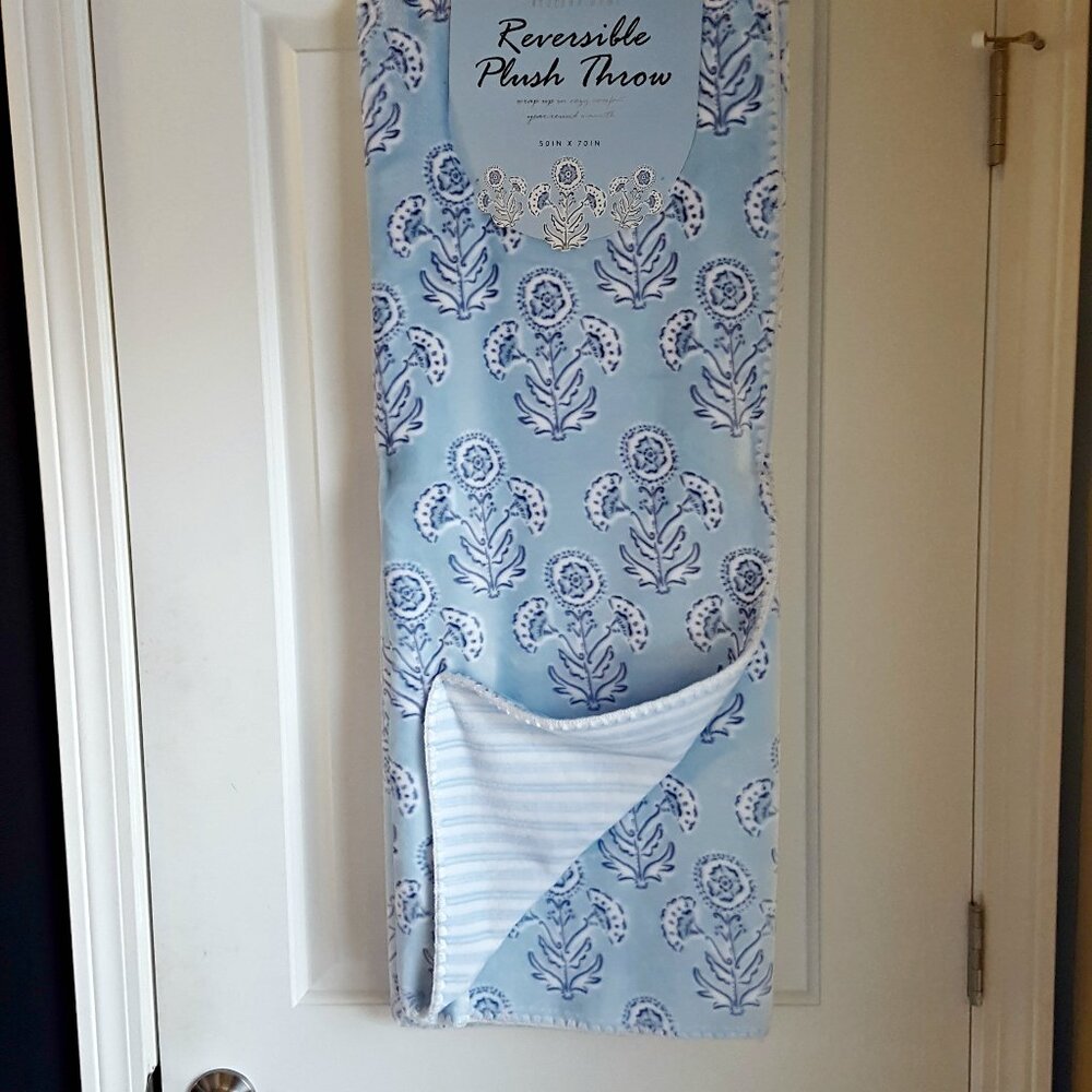 NEW! LUXURY PLUSH FRENCH FARMHOUSE THROW BLANKET